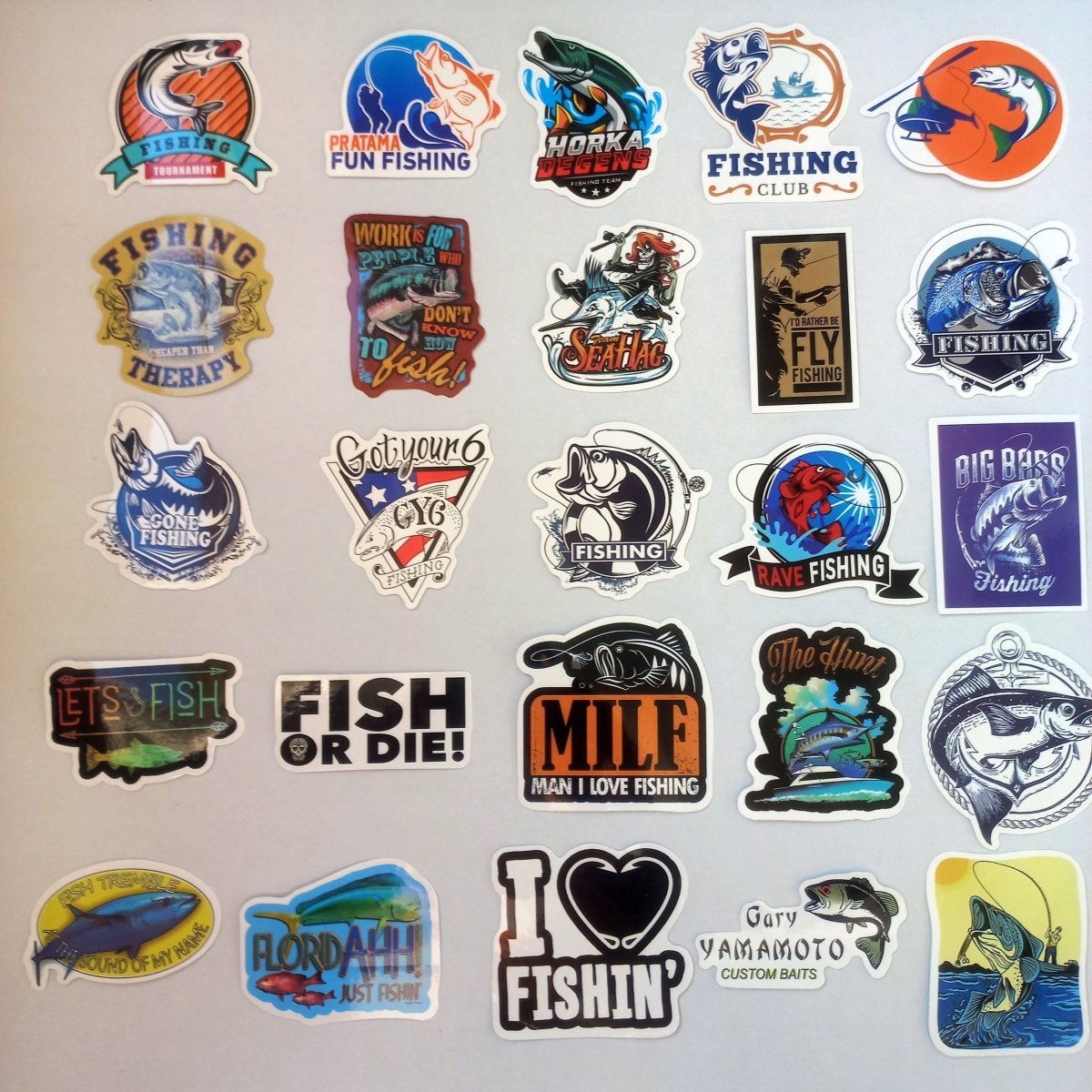 100 Stickere Pescuit – Aventură și Relaxare pe Apă - StickerJoy