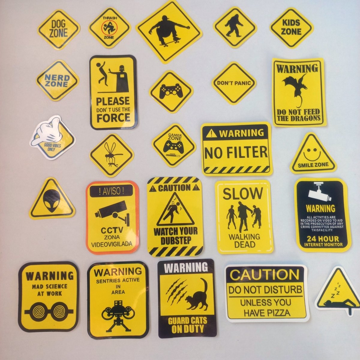 Set 50 Stickere Amuzante – Semne de Avertizare & Mesaje Funny - StickerJoy