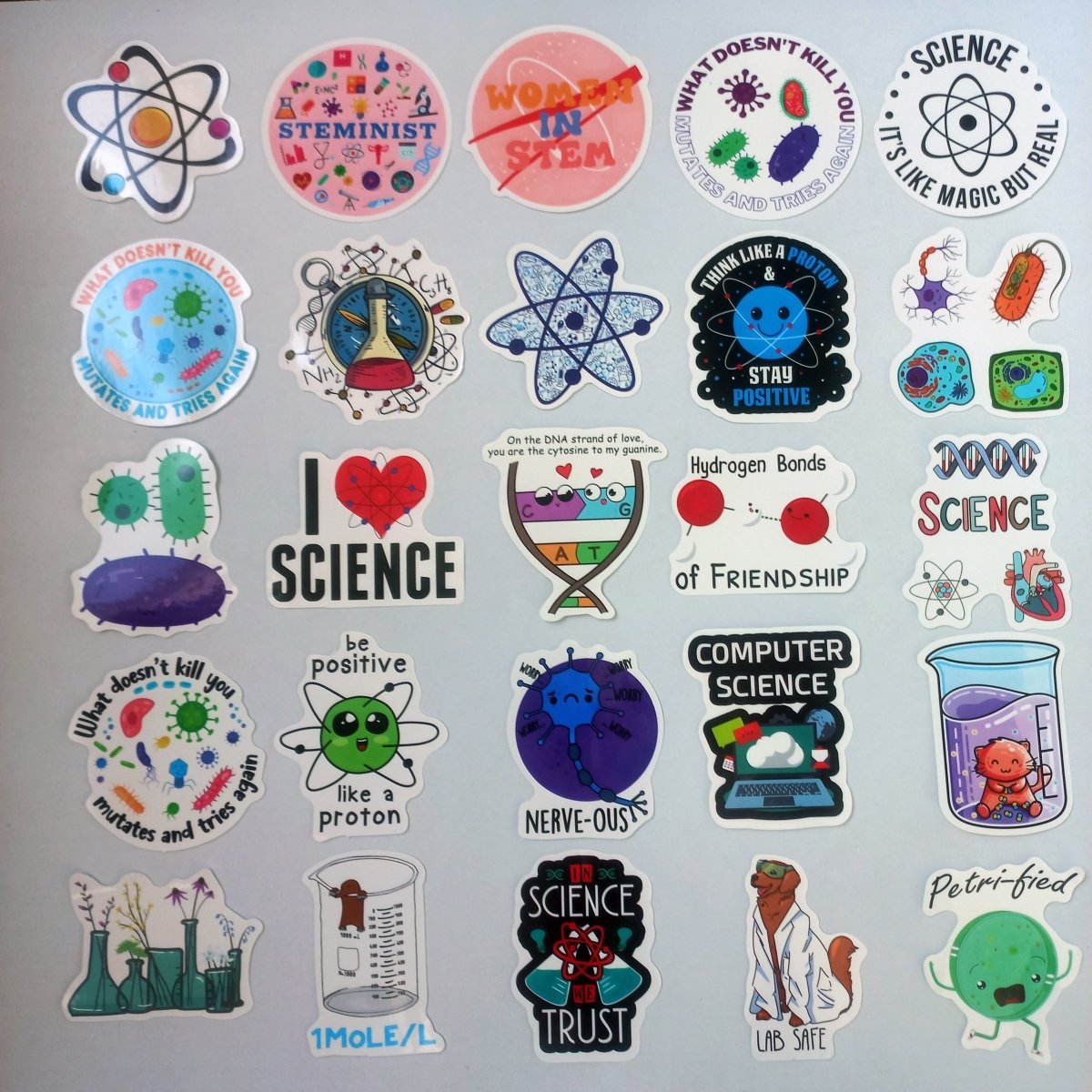 Set 50 Stickere Stiința – Chimie, Biologie, Fizica & Laborator Amuzant - StickerJoy