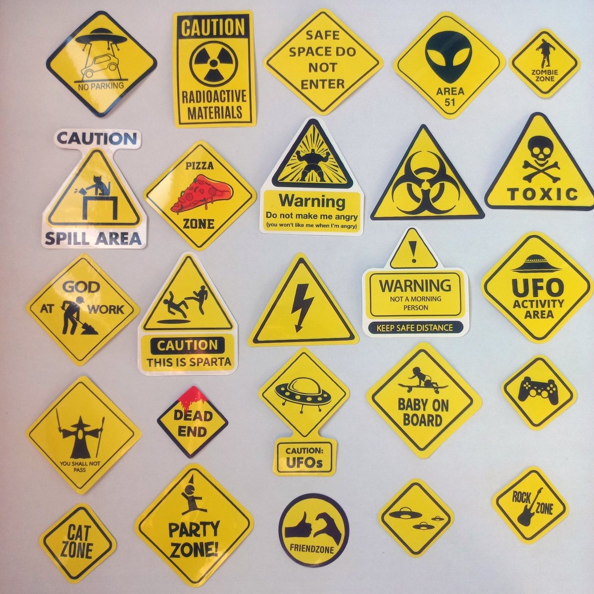 Set 50 Stickere Amuzante – Semne de Avertizare & Mesaje Funny - StickerJoy