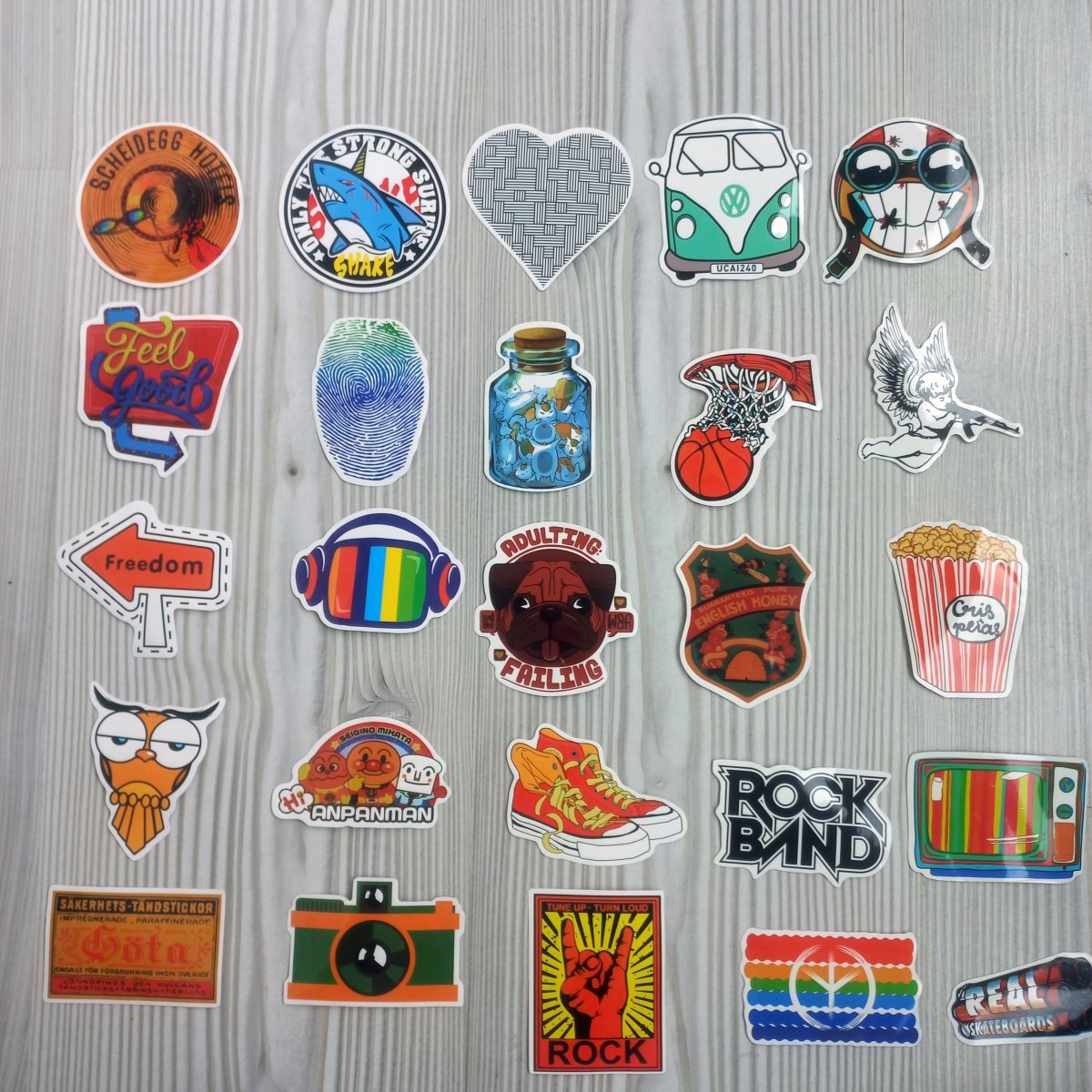 100 Stickere Trendy Premium – Set Stickere Cool Waterproof pentru Laptop, Telefon, Skateboard - StickerJoy