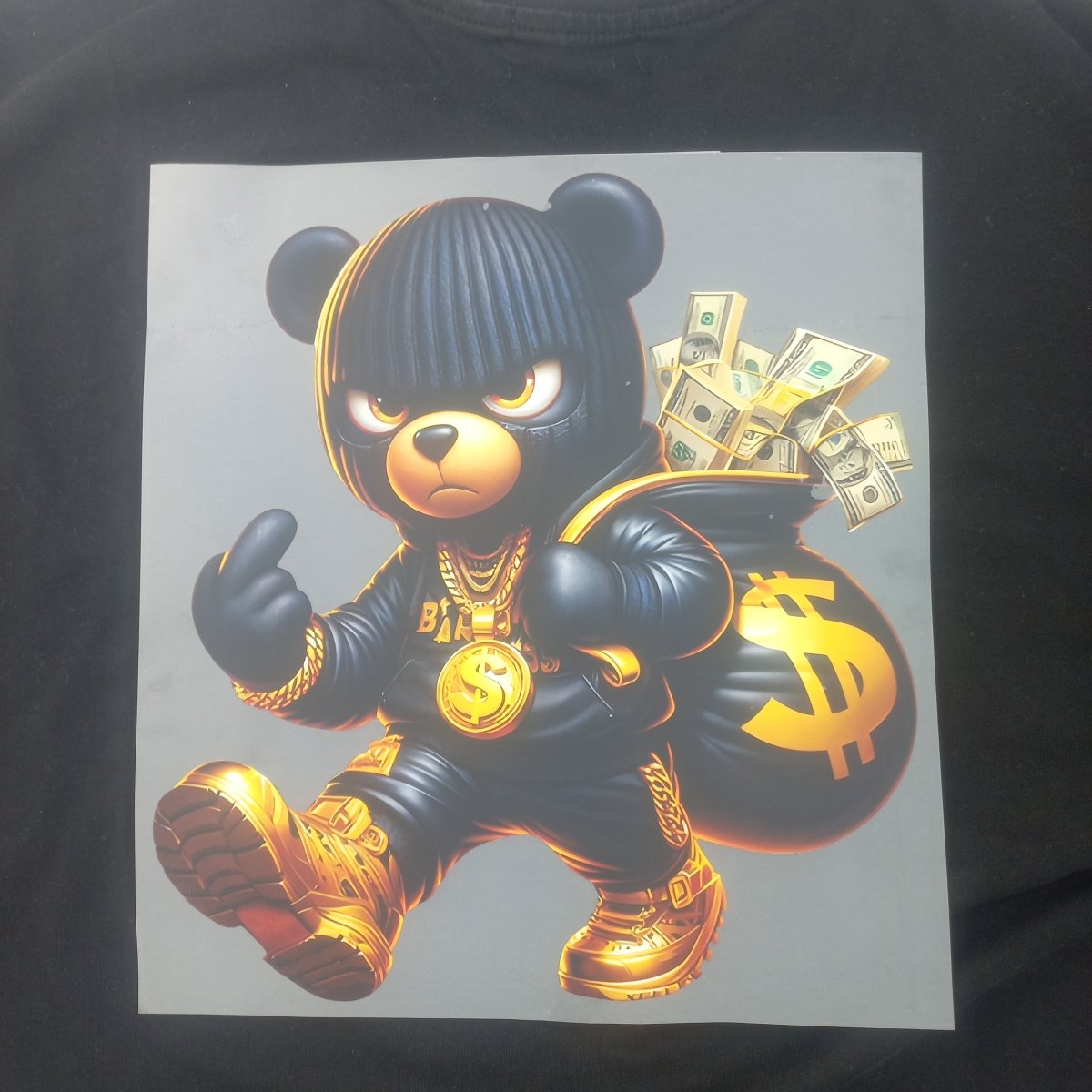 Sticker DTF Urs Gangsta Money – Transfer Termic Streetwear pentru Haine - StickerJoy