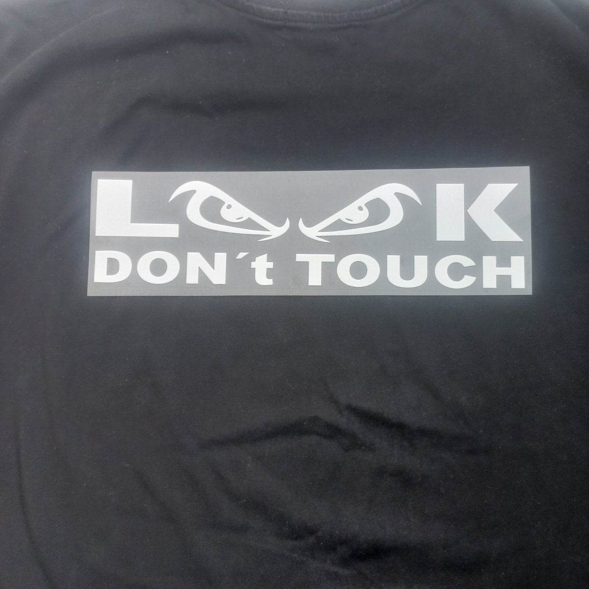 Sticker DTF “Look Don’t Touch” – Design Agressiv cu Ochii pentru Tricouri - StickerJoy