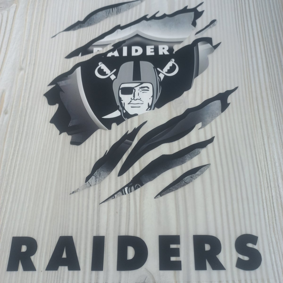 Sticker DTF „Outlaw Raiders Skull” – Streetwear Design - StickerJoy