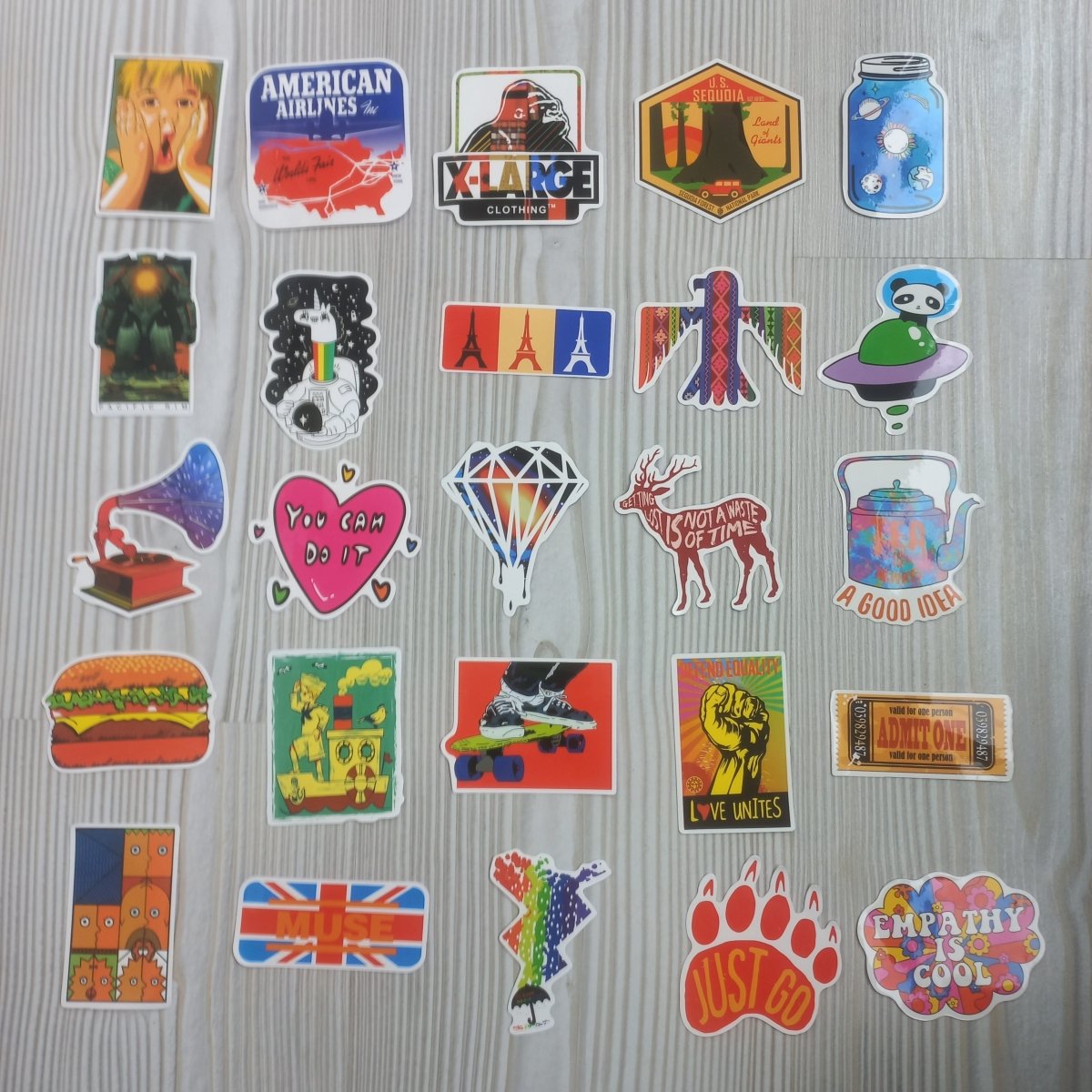 100 Stickere Trendy Premium – Set Stickere Cool Waterproof pentru Laptop, Telefon, Skateboard - StickerJoy