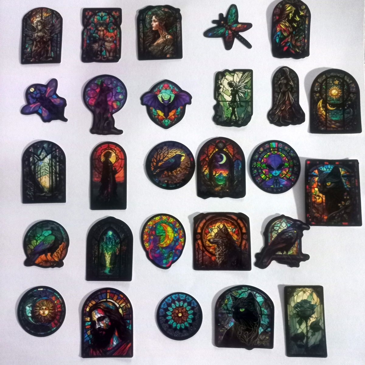 Pachet Stickere Stil Vitraliu – 50 Modele Magice și Colorate Tip Stained Glass - StickerJoy