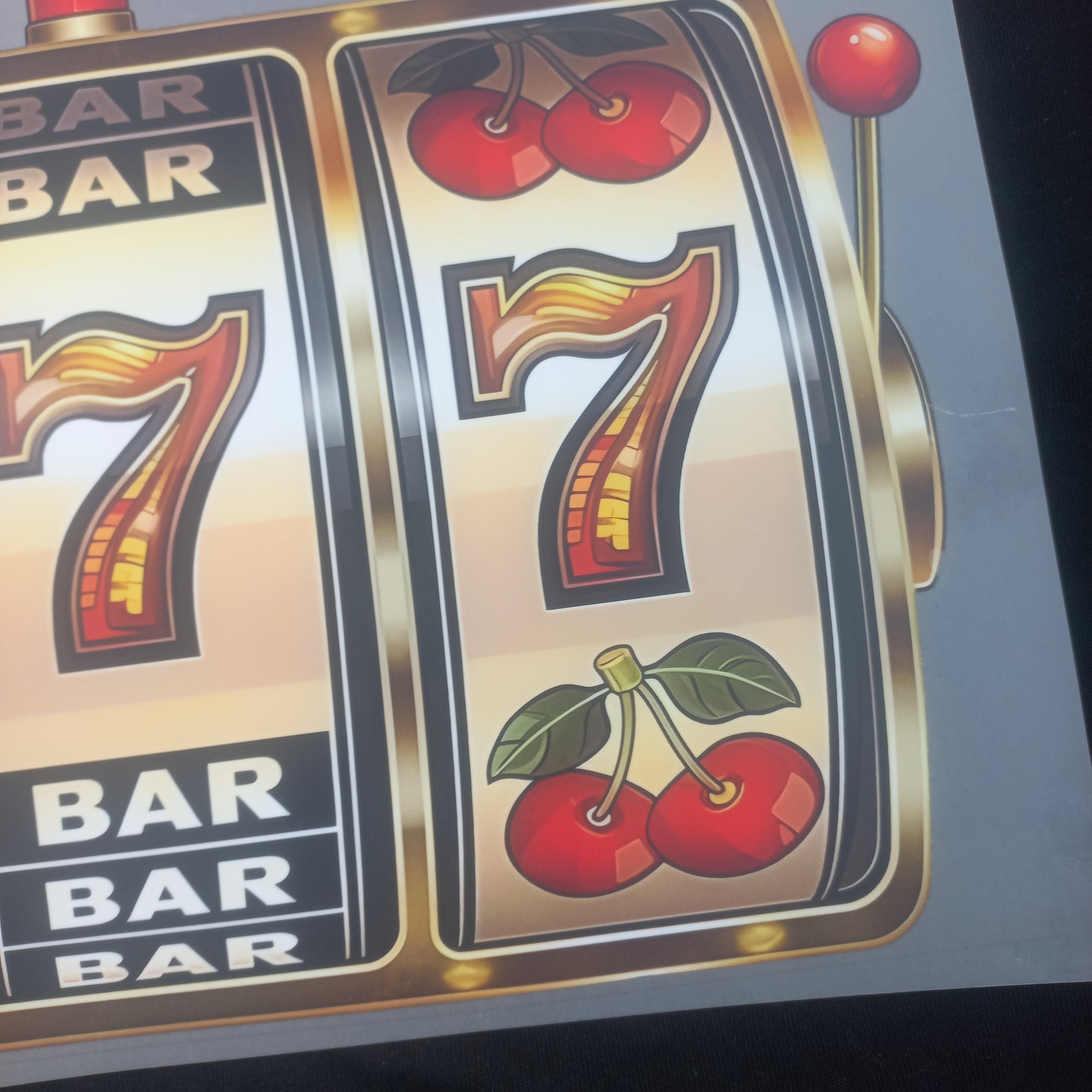Sticker DTF cu aparat slot 777 și simboluri casino pentru tricouri