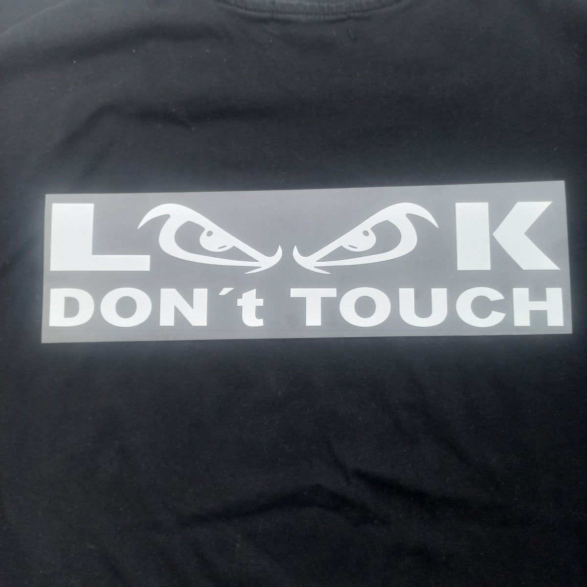 Sticker DTF “Look Don’t Touch” – Design Agressiv cu Ochii pentru Tricouri - StickerJoy