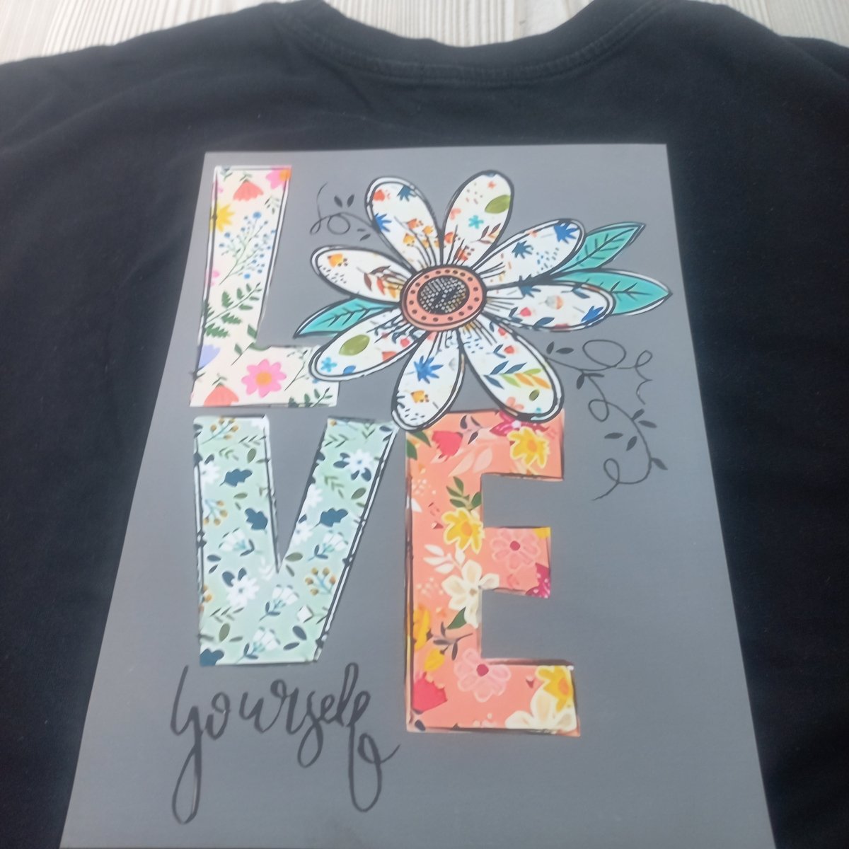 Sticker DTF “Love Yourself” – Design Floral Pastel pentru Tricouri - StickerJoy