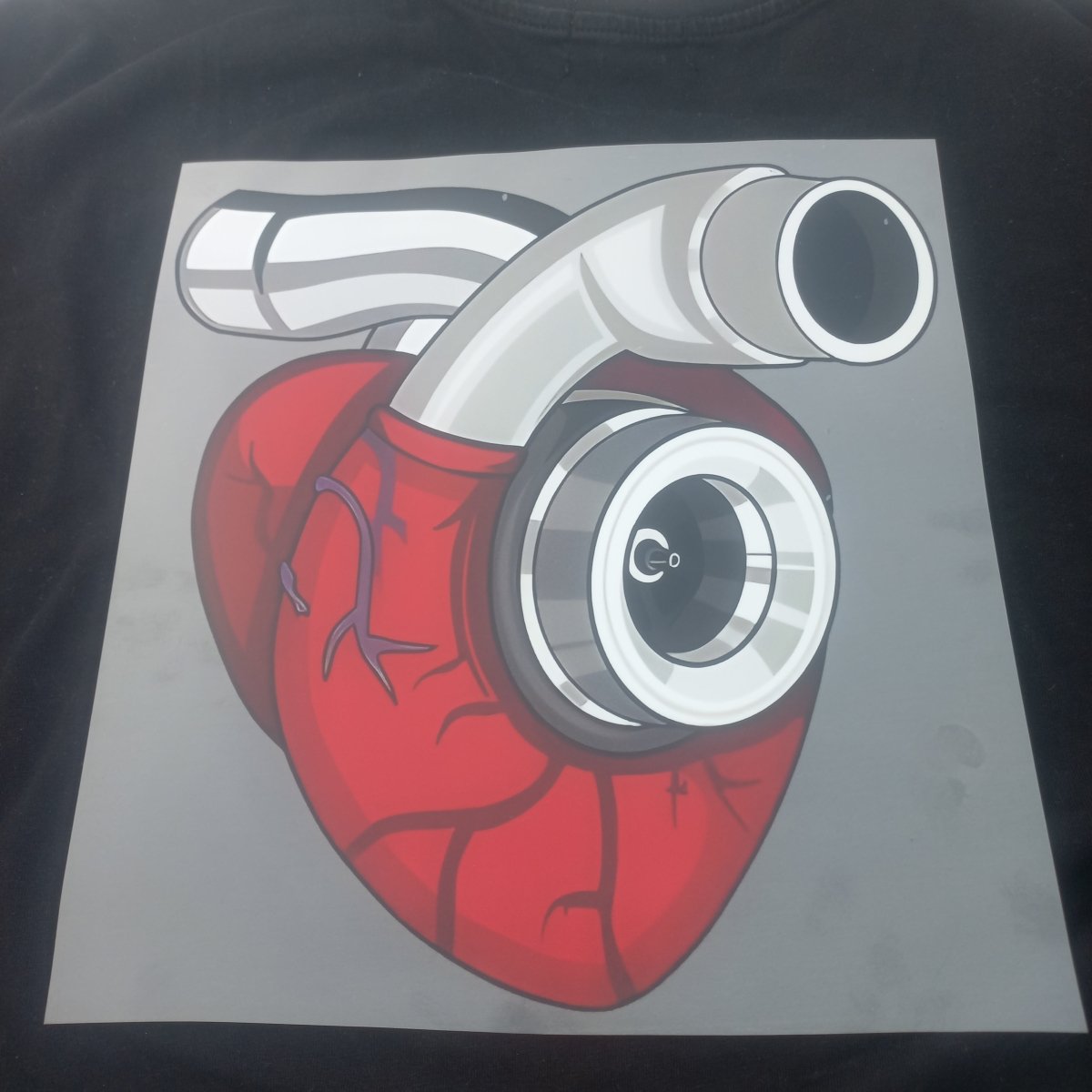 Sticker DTF „Turbo Heart” – Inimă cu Turbină, Design Auto Tuning - StickerJoy
