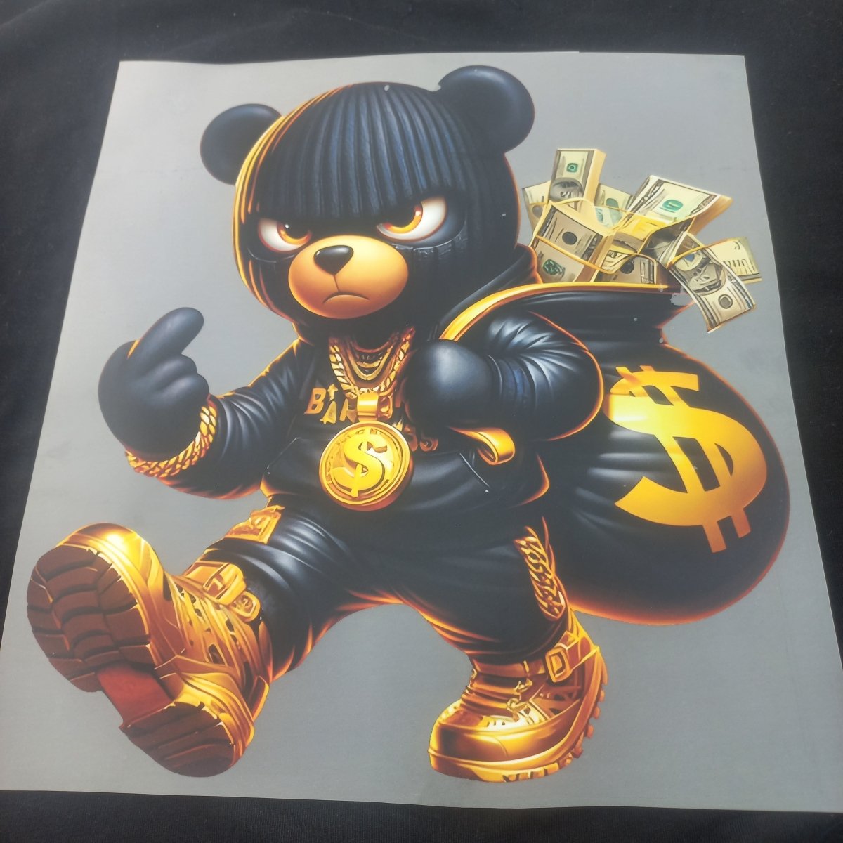 Sticker DTF Urs Gangsta Money – Transfer Termic Streetwear pentru Haine - StickerJoy