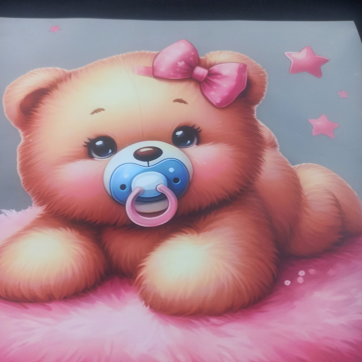 Sticker DTF Ursuleț Cute cu Fundiță – Transfer Termic pentru Haine - StickerJoy