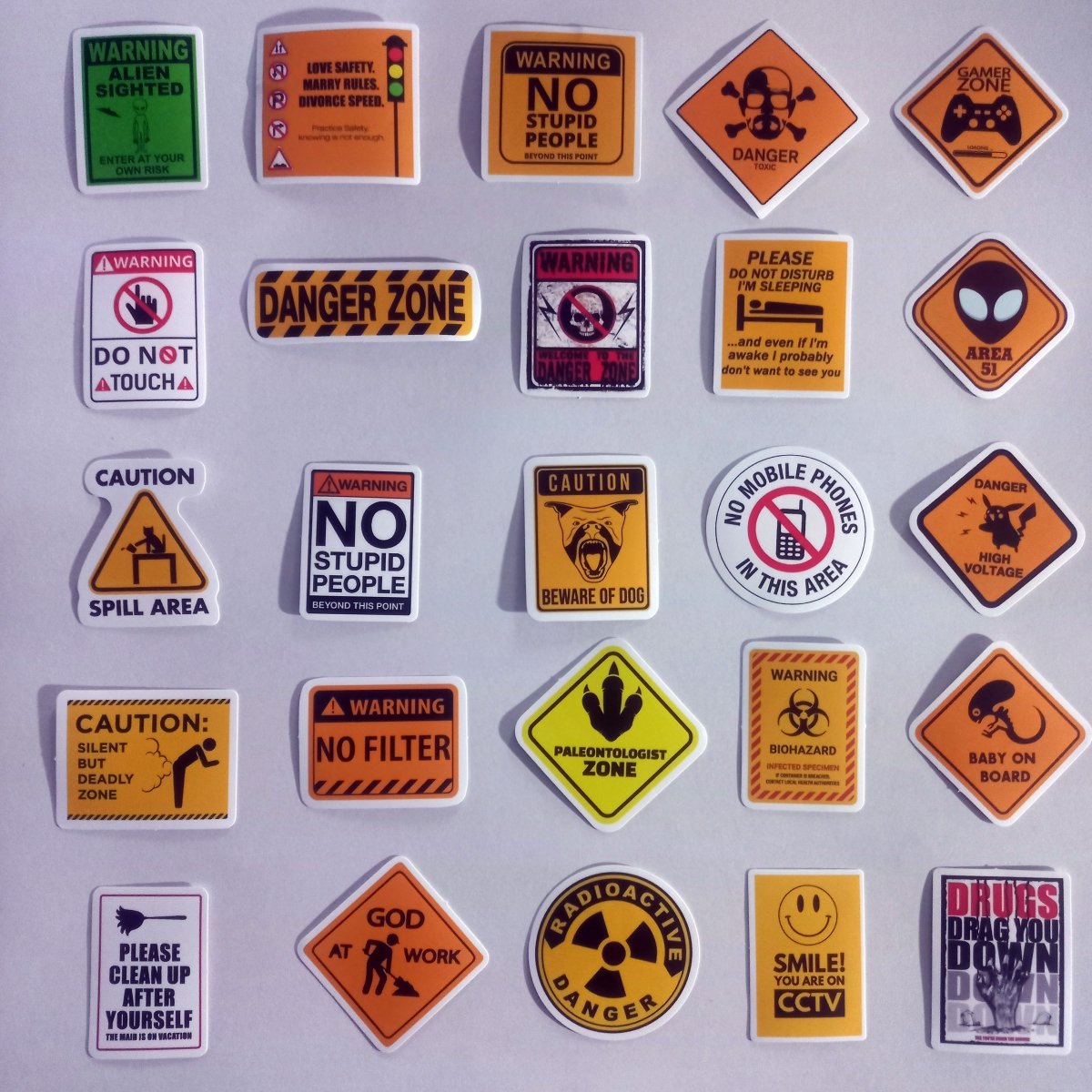 Pachet Stickere Avertizare Amuzante – 50 Stickere Tip Semne și Mesaje Haioase - StickerJoy