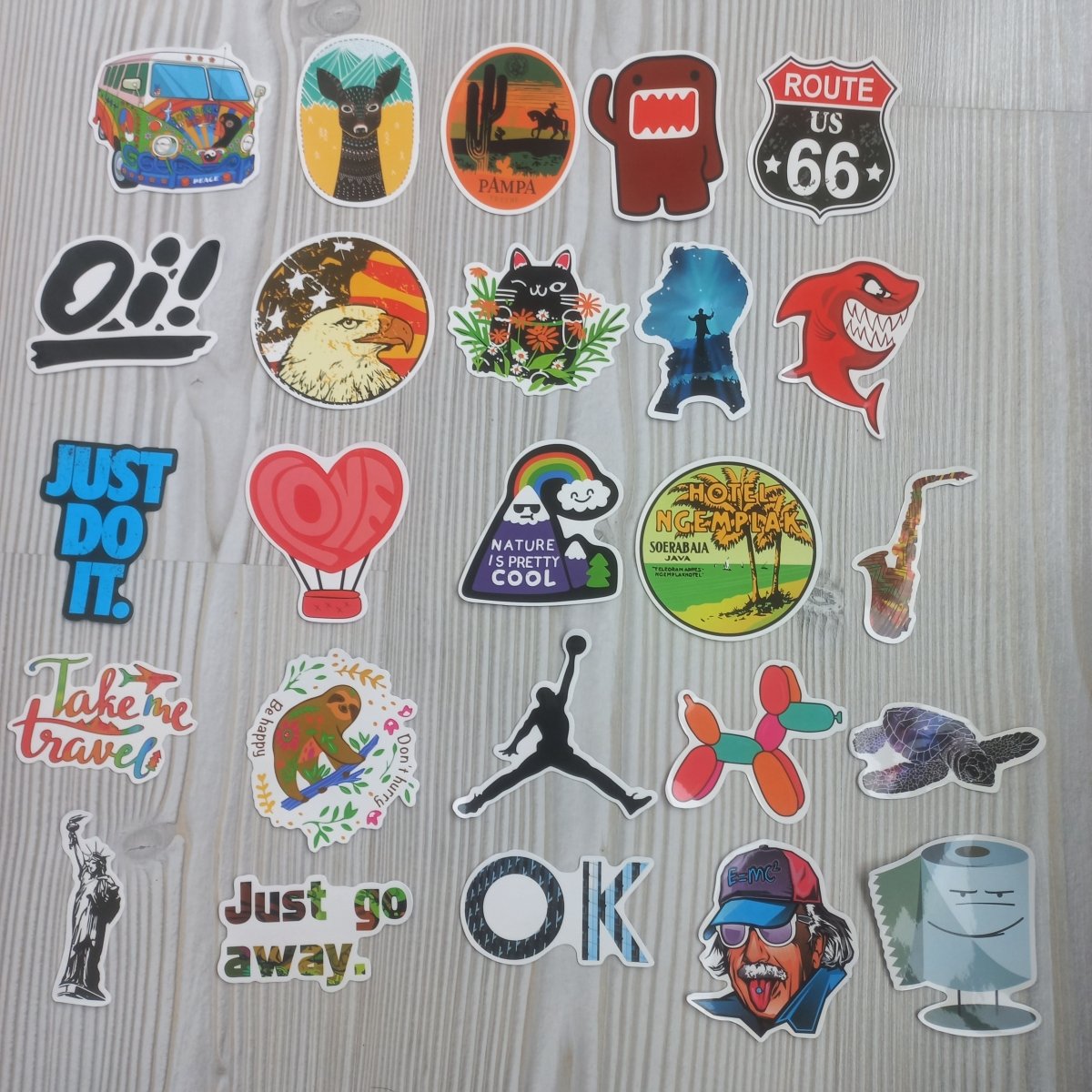 100 Stickere Trendy Premium – Set Stickere Cool Waterproof pentru Laptop, Telefon, Skateboard - StickerJoy