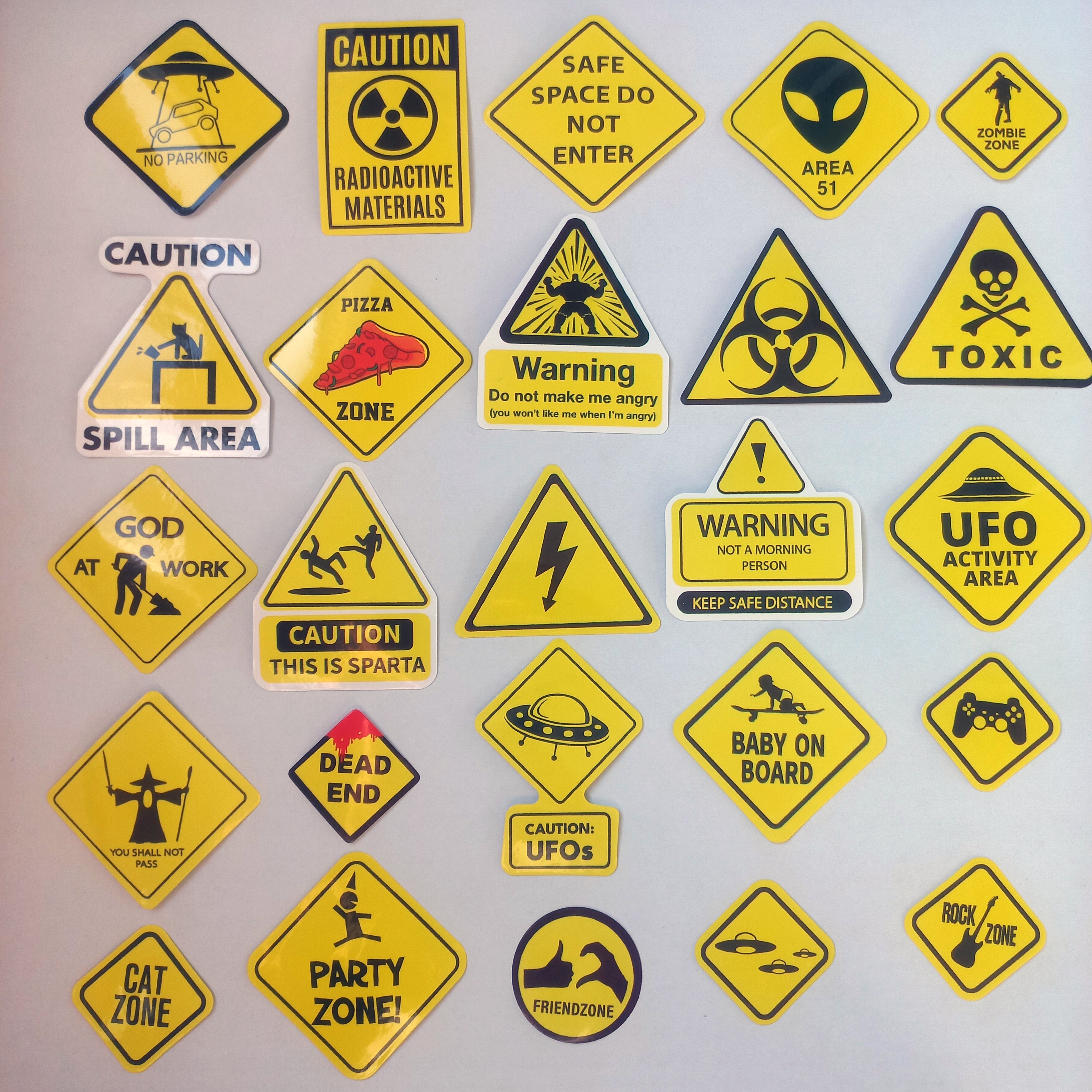 Set 50 stickere warning & caution cu mesaje amuzante și parodii haioase