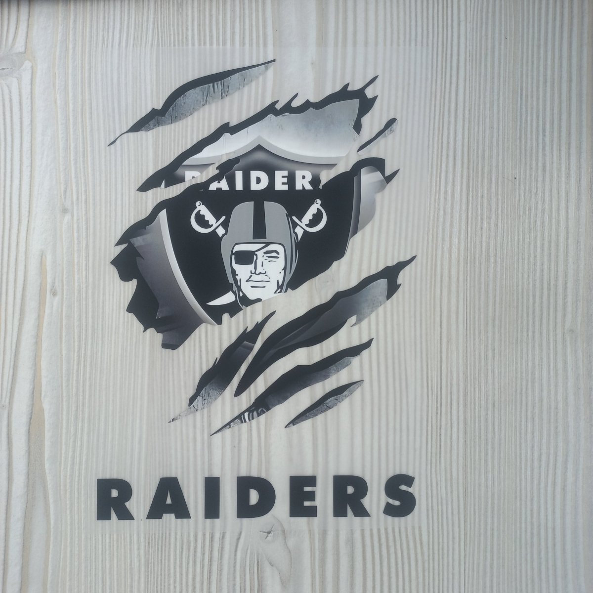 Sticker DTF „Outlaw Raiders Skull” – Streetwear Design - StickerJoy